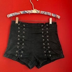 Crossed Pattern Denim Wash Shorts